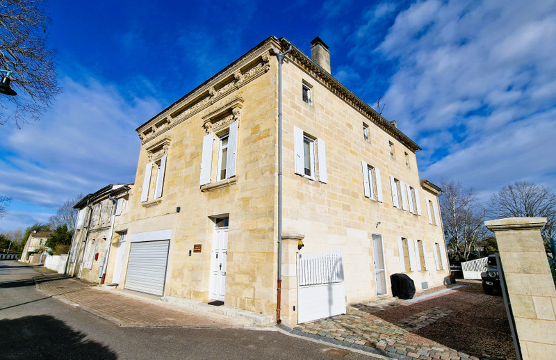 Maison à vendre à Saint-Seurin-sur-l'Isle, Gironde - 599.000 € - photo 1
