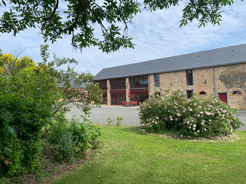 Propriété à vendre à Saint-Pierre-sur-Erve, Mayenne - 799 000 €