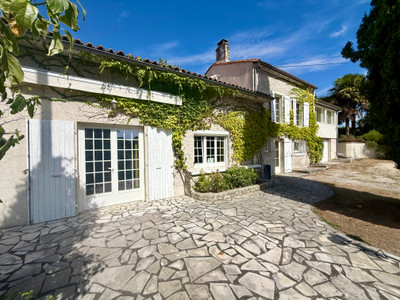 French property for sale in Bonneuil, Charente - €295,000 - photo 1