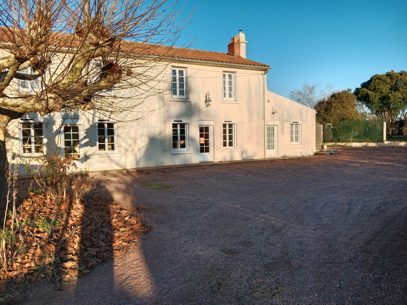 French property for sale in Pissotte, Vendée - €424,000 - photo 10