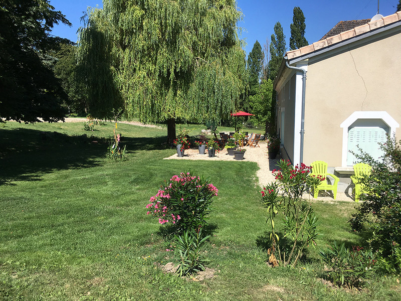 French property for sale in Jonzac, Charente-Maritime - &#8364;824,680 - photo 3