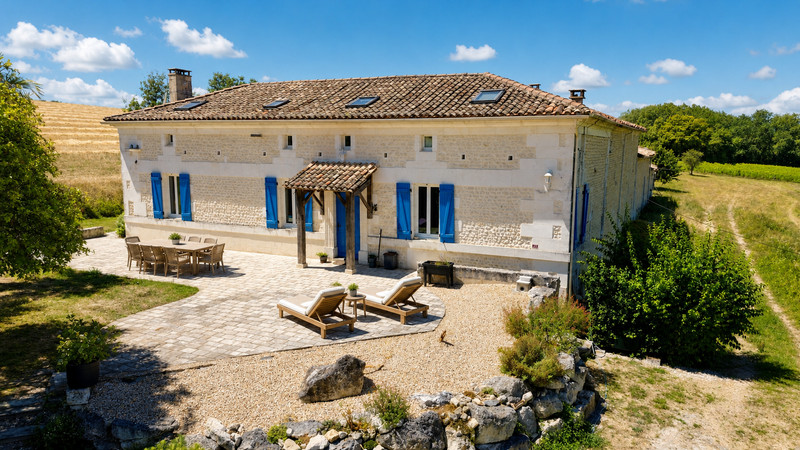 French property for sale in Bellevigne, Charente - €413,400 - photo 0