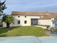 Propriété à vendre à Faye-l'Abbesse, Deux-Sèvres - 350 000 € - photo n°1