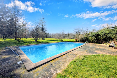 French property for sale in Puch-d'Agenais, Lot-et-Garonne - €245,000 - photo 1