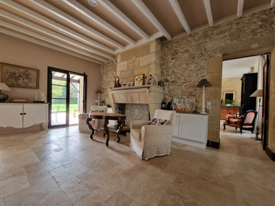 Impeccably renovated Bourgeoise home located in the Graves wine region only minutes from Bordeaux city centre.