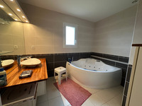 Maison à vendre à Montbron, Charente - 392.200 € - photo 9