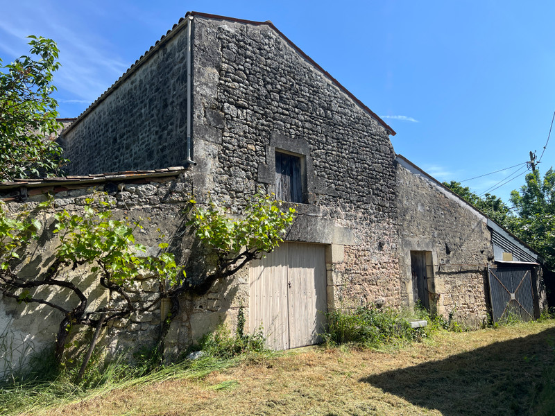French property for sale in Saint-Savinien, Charente-Maritime - €205,200 - photo 7