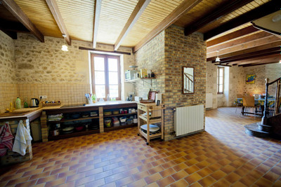 French property for sale in Salles-Lavalette, Charente - €349,800 - photo 5