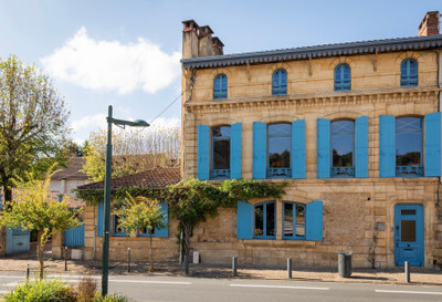 Rare opportunity: Prestigious and Bright property in the heart of Sarlat - Garden, terrace, balcony and garage