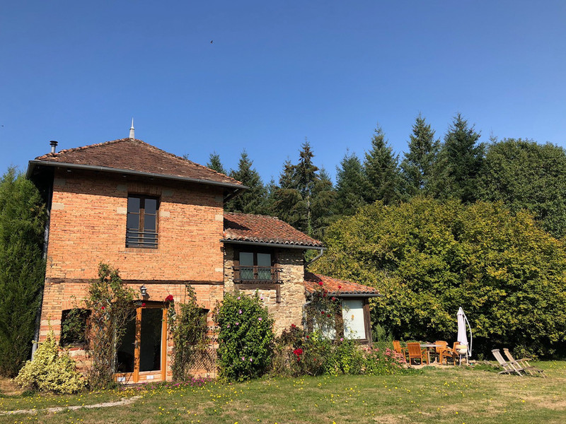 French property for sale in Châlus, Haute-Vienne - €890,000 - photo 1