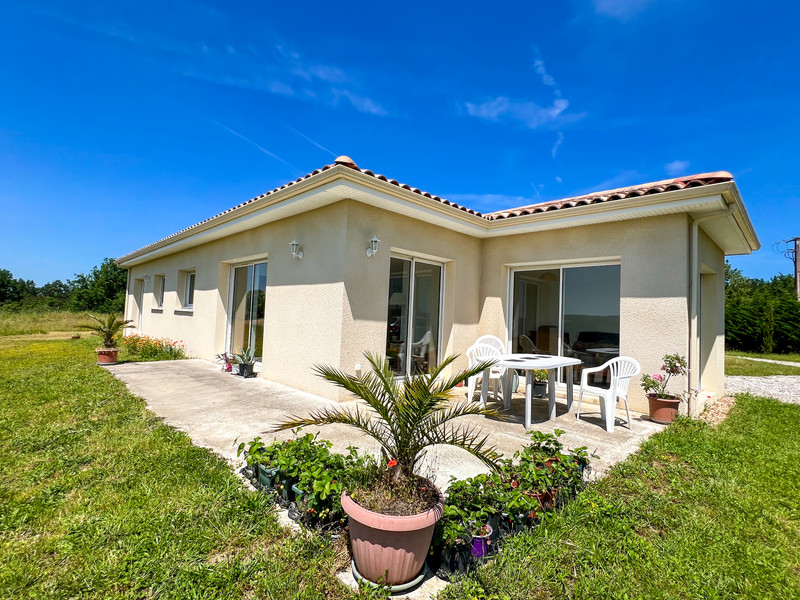 French property for sale in Loubès-Bernac, Lot-et-Garonne - €274,540 - photo 1