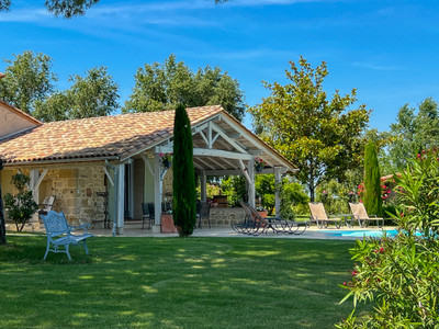 Exceptional property with guest house, swimming pool and fabulous views.