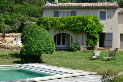 French property for sale in Lacoste, Vaucluse - €1,350,000 - photo 4