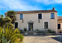 Propriété à vendre à Bessé, Charente - 395 500 € - photo n°1