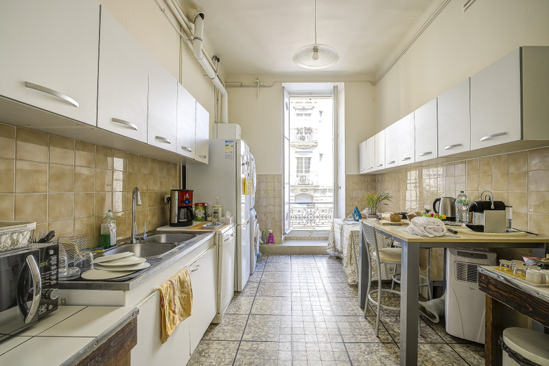French property for sale in Nice, Alpes-Maritimes - €1,350,000 - photo 4