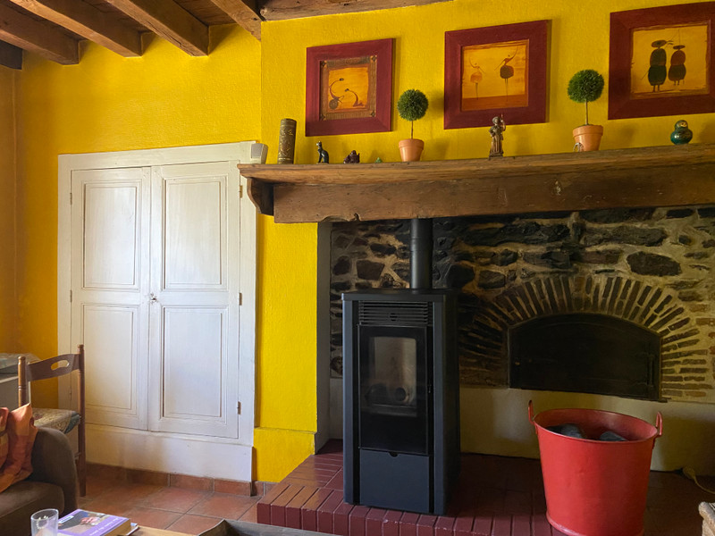 French property for sale in Saint-Éloy-d'Allier, Allier - €205,200 - photo 1