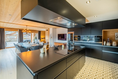 Spacious, stunning new-build chalet, 5 bedrooms, indoor swimming pool and south facing terrace, Meribel valley