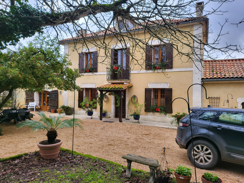 Maison à vendre à Gout-Rossignol, Dordogne - 395 000 € - photo 1