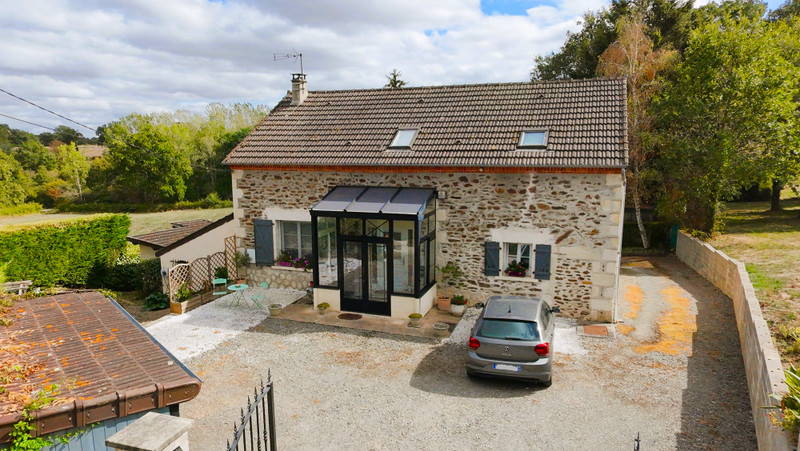 French property for sale in Saint-Maur, Cher - €288,900 - photo 0