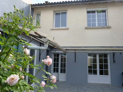Maison à vendre à Sainte-Foy-la-Grande, Gironde, Aquitaine, avec Leggett Immobilier