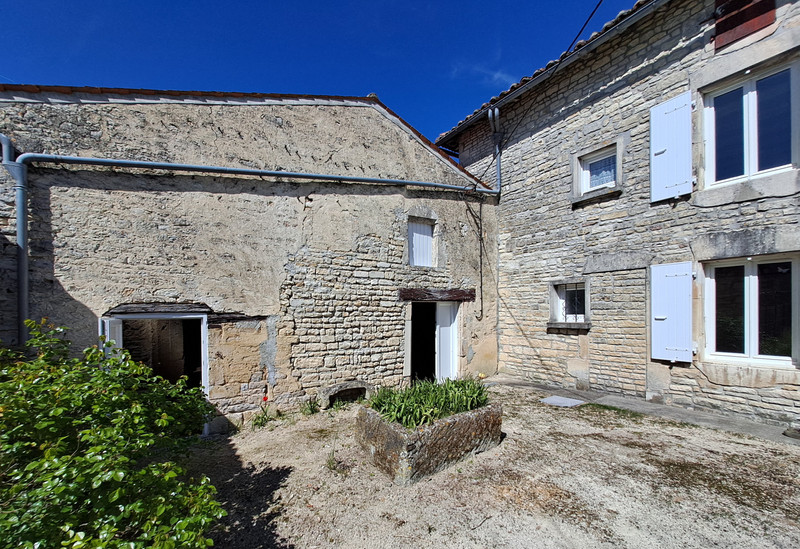 French property for sale in Fontaine-Chalendray, Charente-Maritime - €99,000 - photo 8