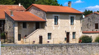 Maison à vendre à Nanteuil-en-Vallée, Charente, Poitou-Charentes, avec Leggett Immobilier
