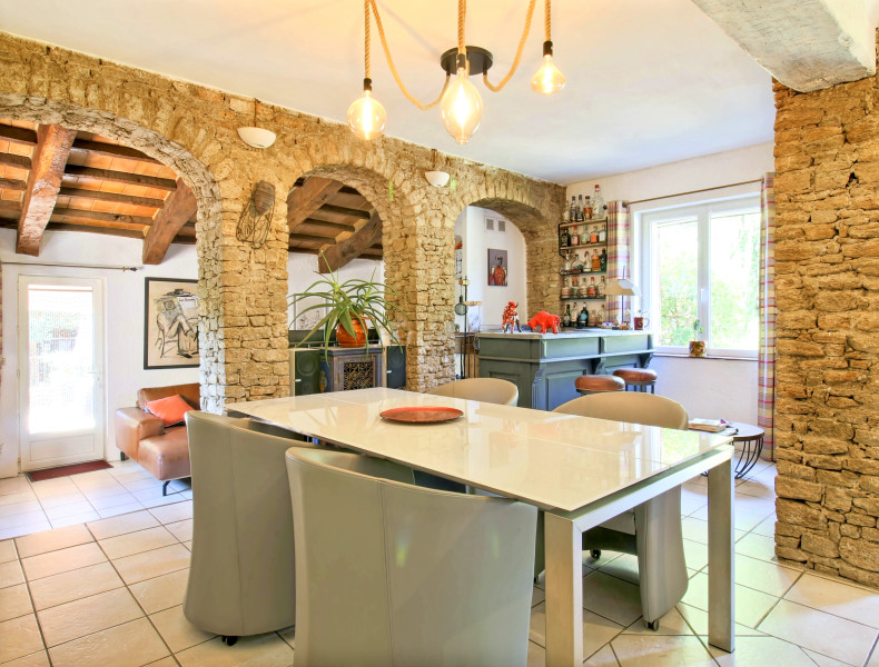 French property for sale in Apt, Vaucluse - €767,000 - photo 3