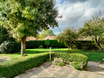 French property for sale in Angoulême, Charente - €220,000 - photo 2