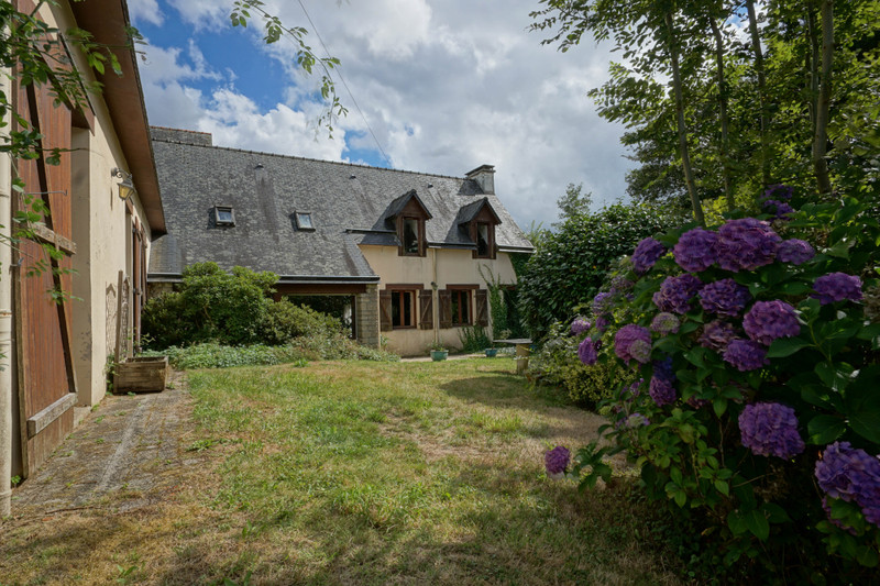French property for sale in Carhaix-Plouguer, Finistère - &#8364;274,000 - photo 2