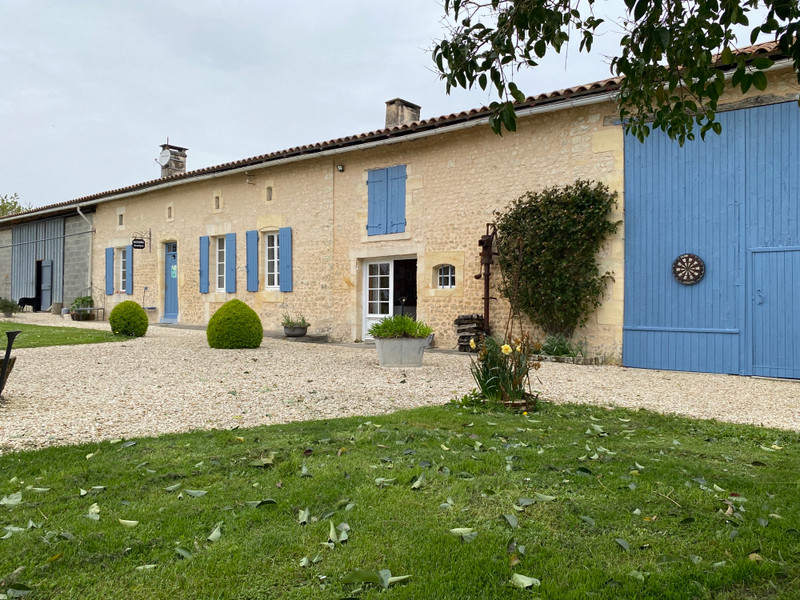 French property for sale in Vanzac, Charente-Maritime - €1,117,400 - photo 7