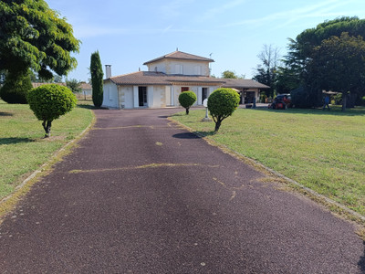 Maison à vendre à Guîtres, Gironde, Aquitaine, avec Leggett Immobilier
