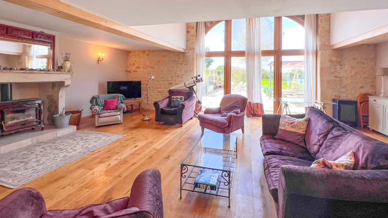 French property for sale in Bercloux, Charente-Maritime - €572,400 - photo 1