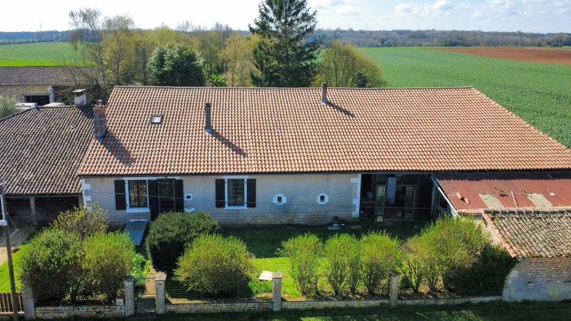 French property for sale in Montjean, Charente - €139,950 - photo 9
