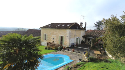 Maison à vendre à Bazac, Charente, Poitou-Charentes, avec Leggett Immobilier