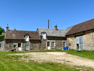 Maison à vendre à Saint-Léonard-des-Bois, Sarthe, Pays de la Loire, avec Leggett Immobilier
