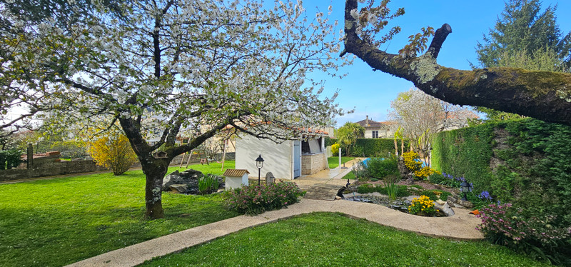 French property for sale in Niort, Deux-Sèvres - €337,000 - photo 1