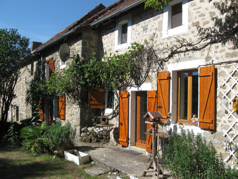 Maison à vendre à Auzances, Creuse - 109 900 € - photo 1