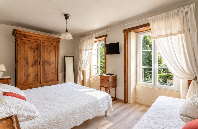 French property for sale in ST MAIGRIN, Charente-Maritime - €1,057,880 - photo 5