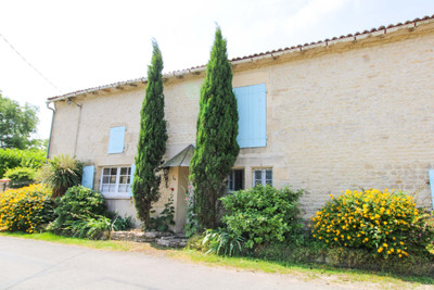 Maison à vendre à Paillé, Charente-Maritime, Poitou-Charentes, avec Leggett Immobilier