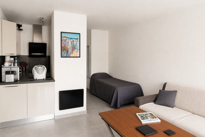 French property for sale in Le Lavandou, Var - €199,500 - photo 6