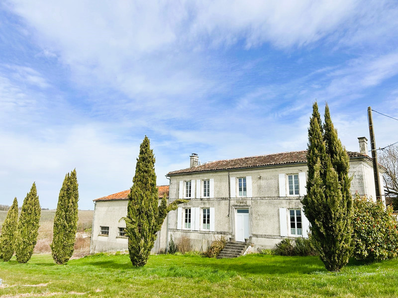 Maison à vendre à Verrières, Charente - 349.270 € - photo 1