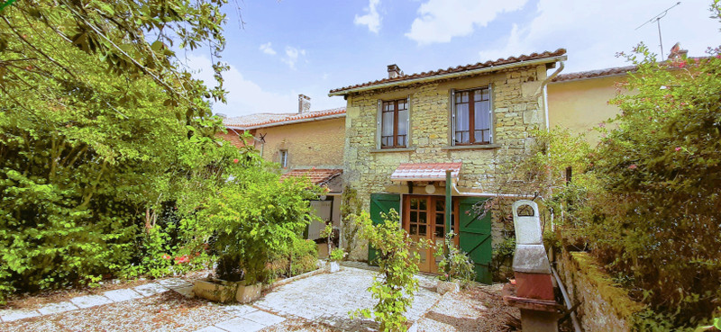 Maison à vendre à Champagne-et-Fontaine, Dordogne - 114 450 € - photo 1