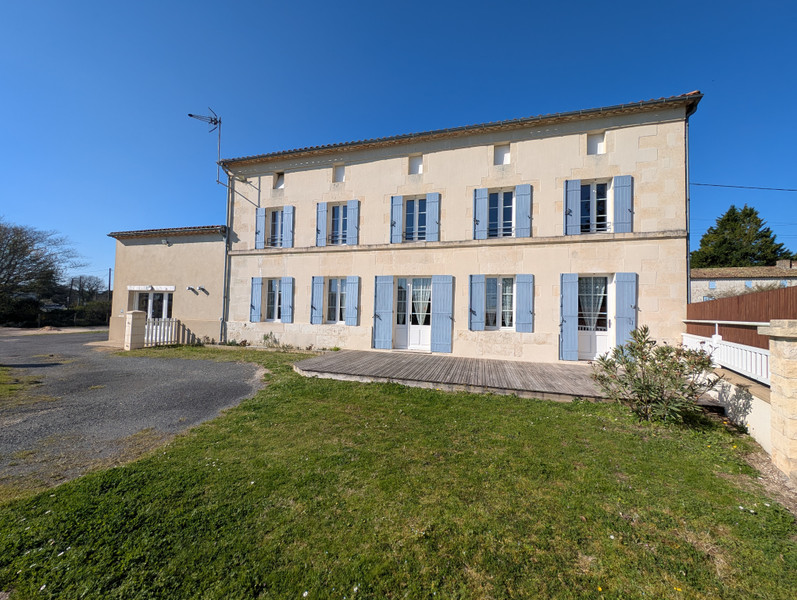 French property for sale in Montguyon, Charente-Maritime - €375,000 - photo 0