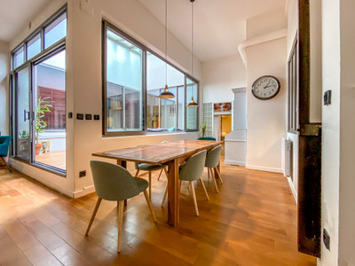 Magnificent Montmartre loft with a large patio at the center and access to a swimming pool.
