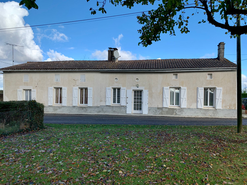 House in SaintCiersduTaillon CharenteMaritime Charentaise stone