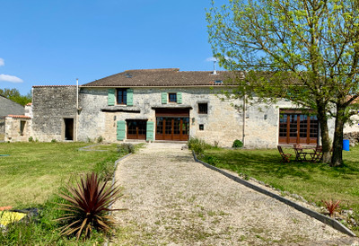 Maison à vendre à Avy, Charente-Maritime, Poitou-Charentes, avec Leggett Immobilier