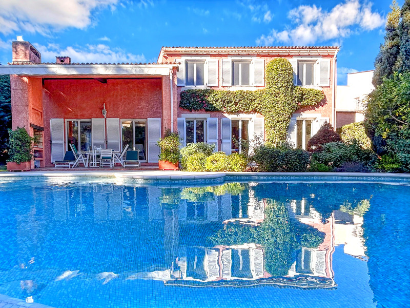French property for sale in Villeneuve-Loubet, Alpes-Maritimes - €1,095,000 - photo 1