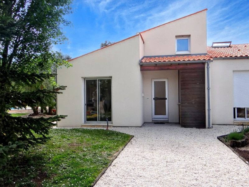 French property for sale in Courçon, Charente-Maritime - €397,000 - photo 0