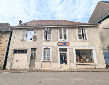 Maison à vendre à Saint-Germain-les-Belles, Haute-Vienne, Limousin, avec Leggett Immobilier