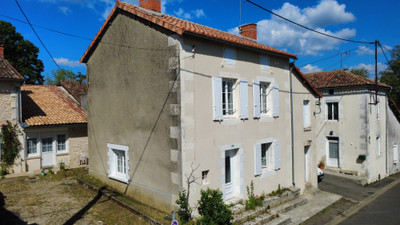 Maison à vendre à Saint-Laurent-de-Céris, Charente, Poitou-Charentes, avec Leggett Immobilier